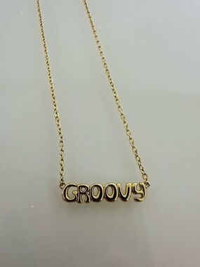 5 for $25 // Evry Jewels “Groovy” gold plate necklace